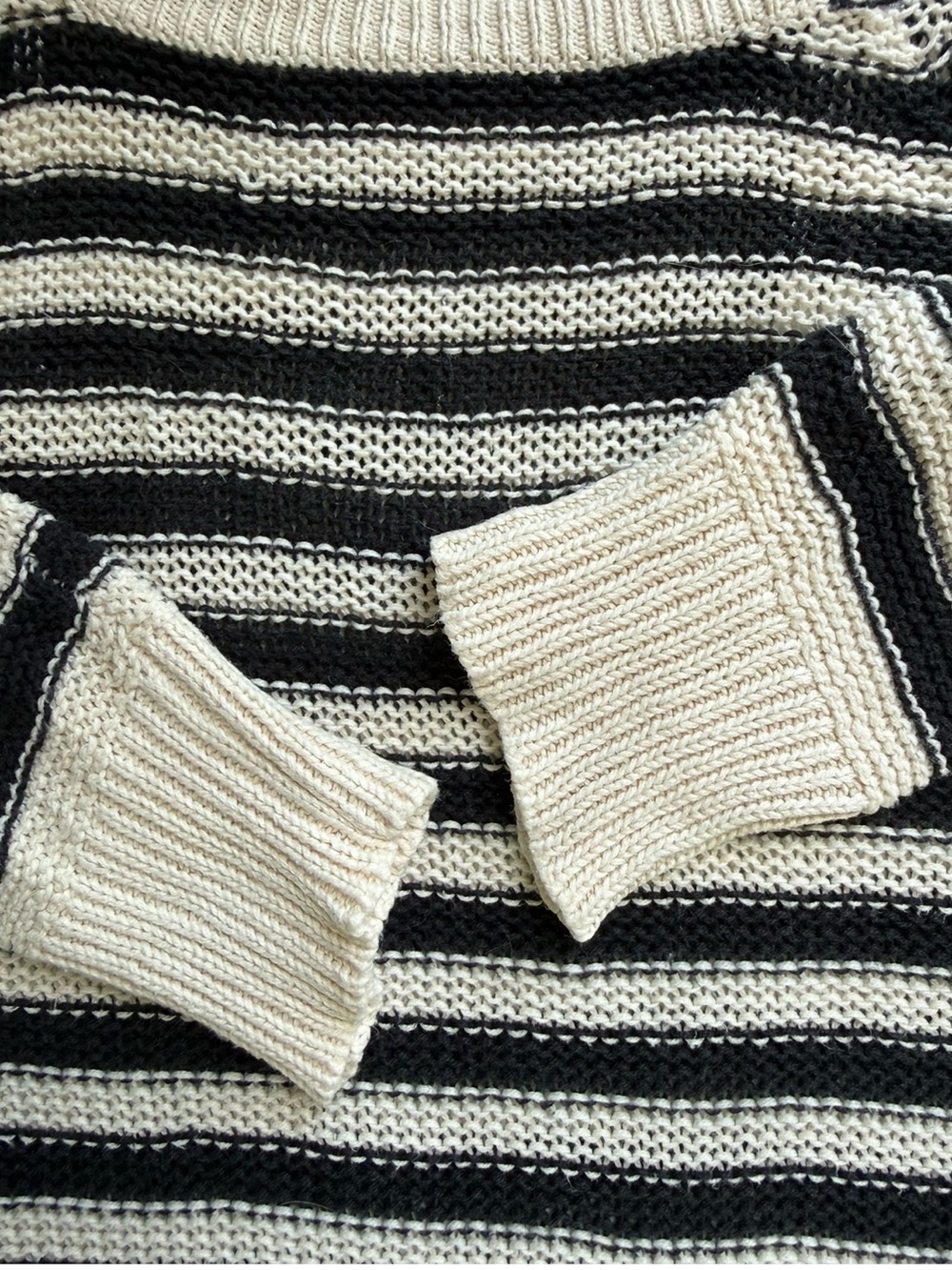 Roxy Black and Cream Striped Crewneck Sweater Size M Beach Coastal Lightweight - Picture 11 of 16